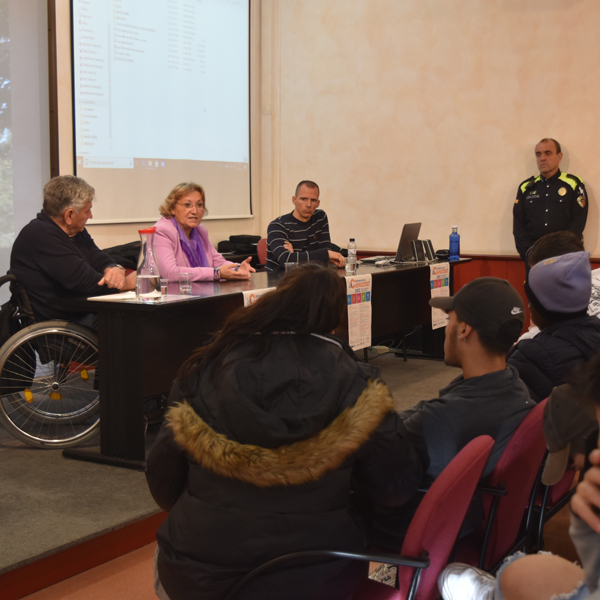 Doble sessió de sensibilització dins la Setmana de la Discapacitat i del programa de Policia Local amb els centres escolars