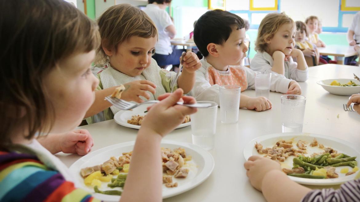 La Comunidad de Madrid abre la solicitud de ayudas para el comedor escolar gratuito a alumnos de familias vulnerables