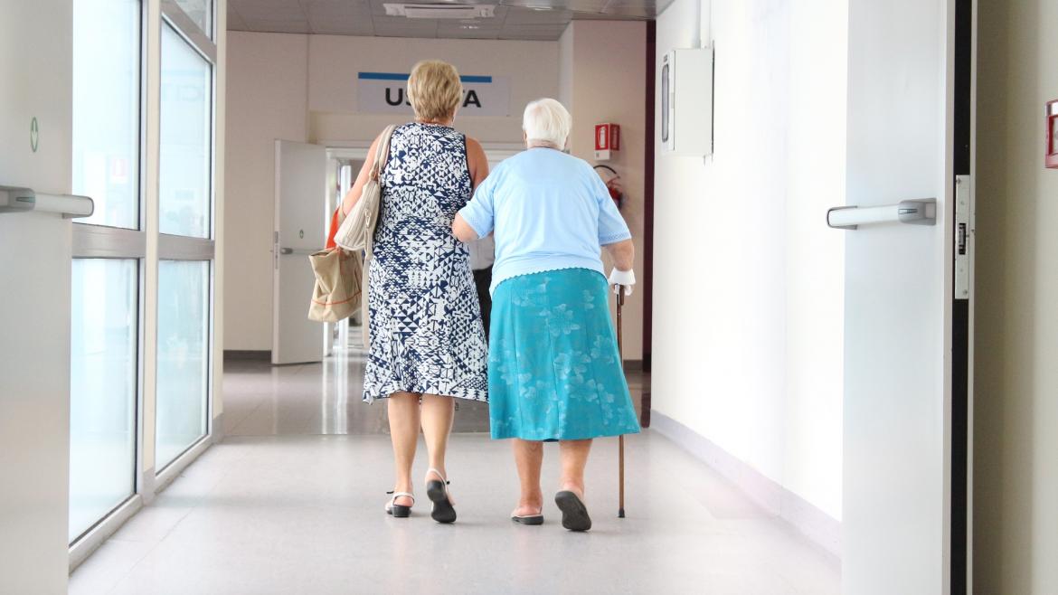 La Comunidad de Madrid ofrece formación gratuita a profesionales de residencias en el cuidado de enfermos de Alzheimer y sus familias