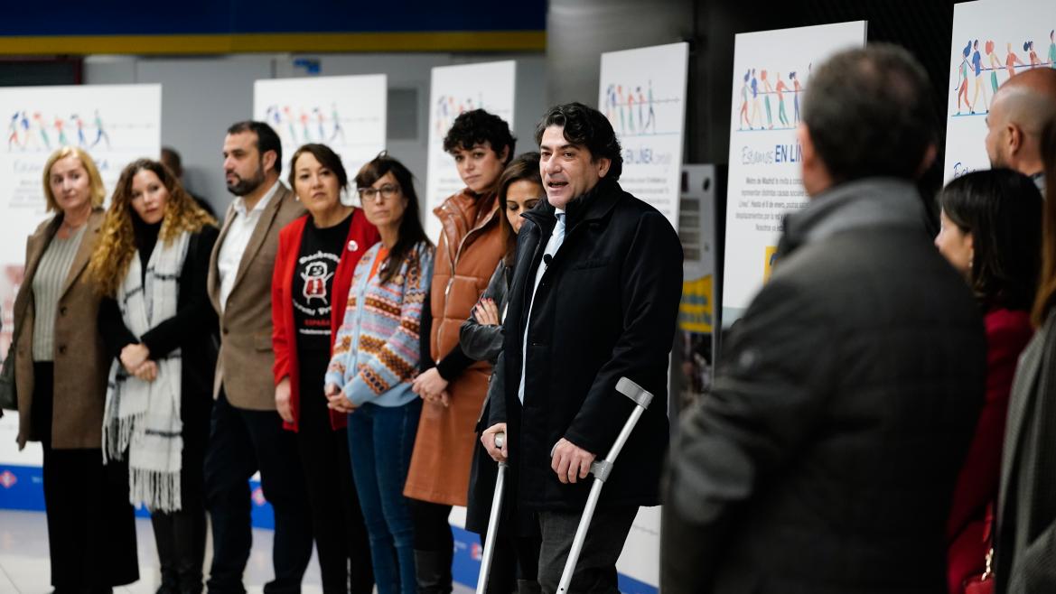 La Comunidad de Madrid presenta la campaña de Metro Estamos en línea contigo cediendo espacios publicitarios de la red a doce entidades sociales