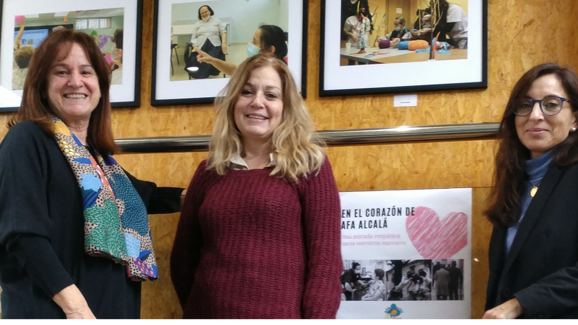 La Dirección Asistencial Este de Atención Primaria acoge en Alcalá de Henares una exposición fotográfica sobre familias con enfermos de Alzheimer