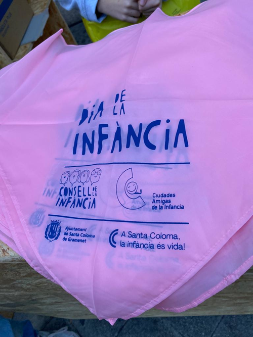 Mocador solidari de la infància