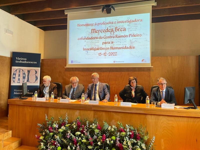 O Centro Ramón Piñeiro homenaxea á catedrática de Filoloxía Románica da USC Mercedes Brea con motivo do seu nomeamento como profesora ‘ad honorem’