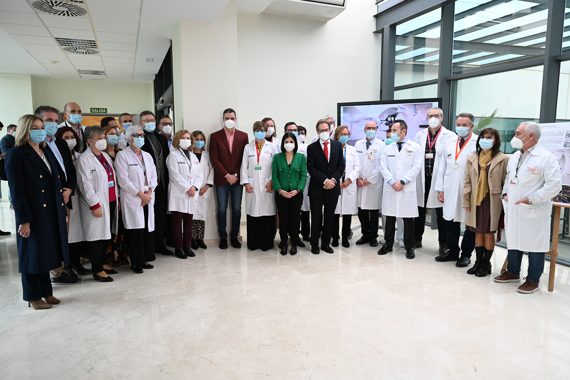 Pedro Sánchez subraya el compromiso del Gobierno para mejorar la capacidad diagnóstica y terapéutica de la Sanidad Pública con la inversión en alta tecnología del Plan INVEAT, en su visita al Hospital La Fe de Valencia