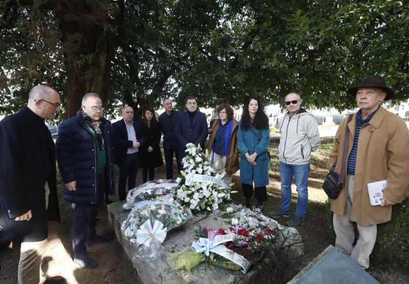 O conselleiro de Cultura lembra a Valle-Inclán e a Díaz Pardo co gallo do aniversario dos seus pasamentos