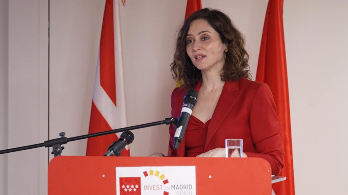 Díaz Ayuso invita en Londres a invertir en Madrid y ofrece protección frente a las “políticas confiscatorias que solo traen ruina y expulsan a la empresa”