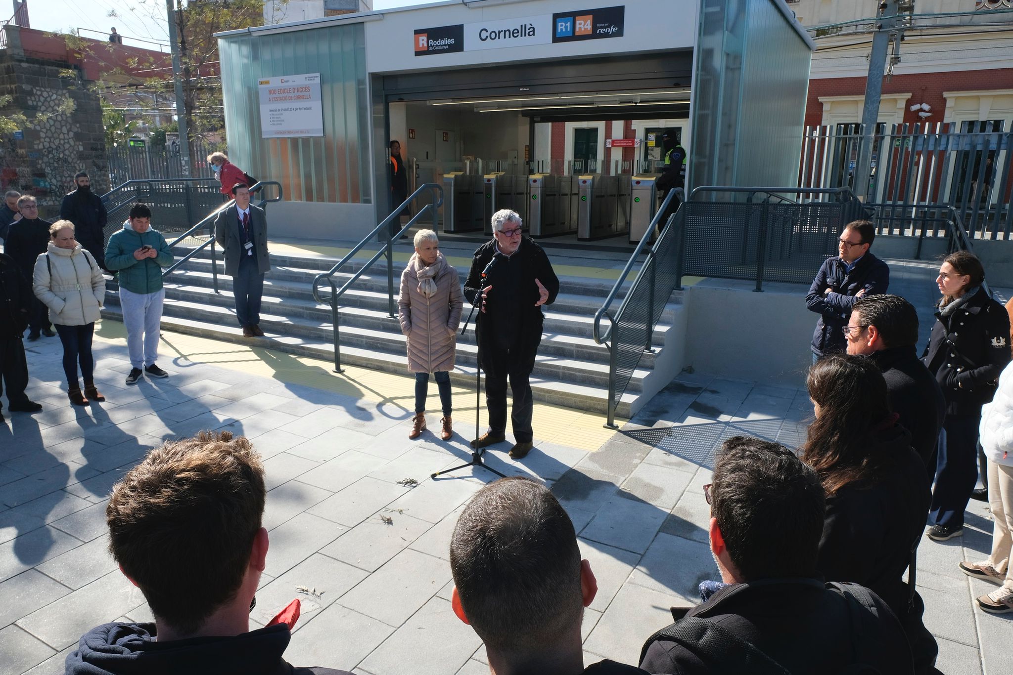 Entra en funcionamiento el nuevo edículo de acceso a la estación de Cornellà