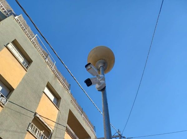 Instal·lació de càmeres de vigilància a les escales mecàniques