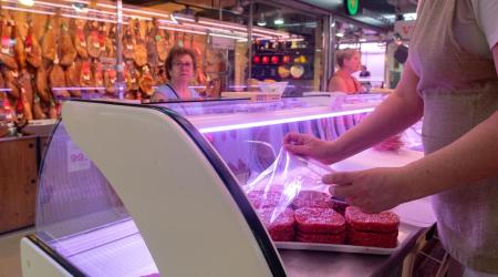 Oberta la convocatòria per assignar tres parades del Mercat Municipal de Sant Carles