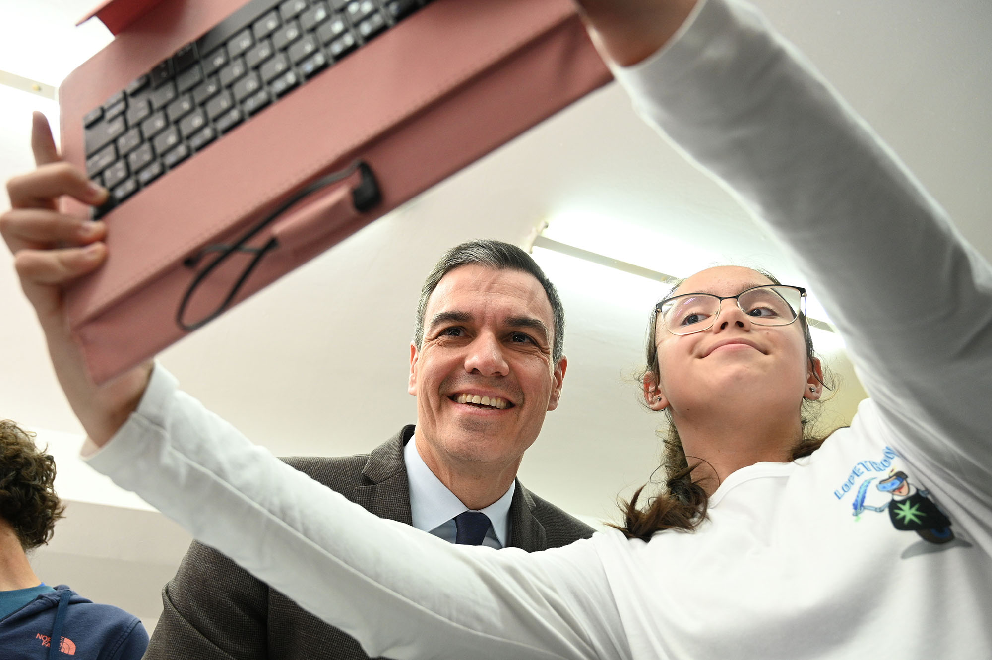 Pedro Sánchez subraya el compromiso del Gobierno con la formación de los alumnos de Infantil, Primaria y ESO en programación y robótica