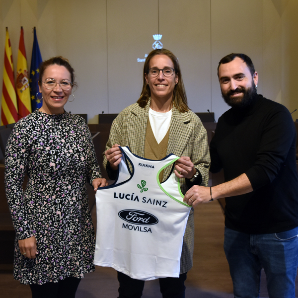 Rebuda institucional a la jugadora de pàdel Lucía Sainz