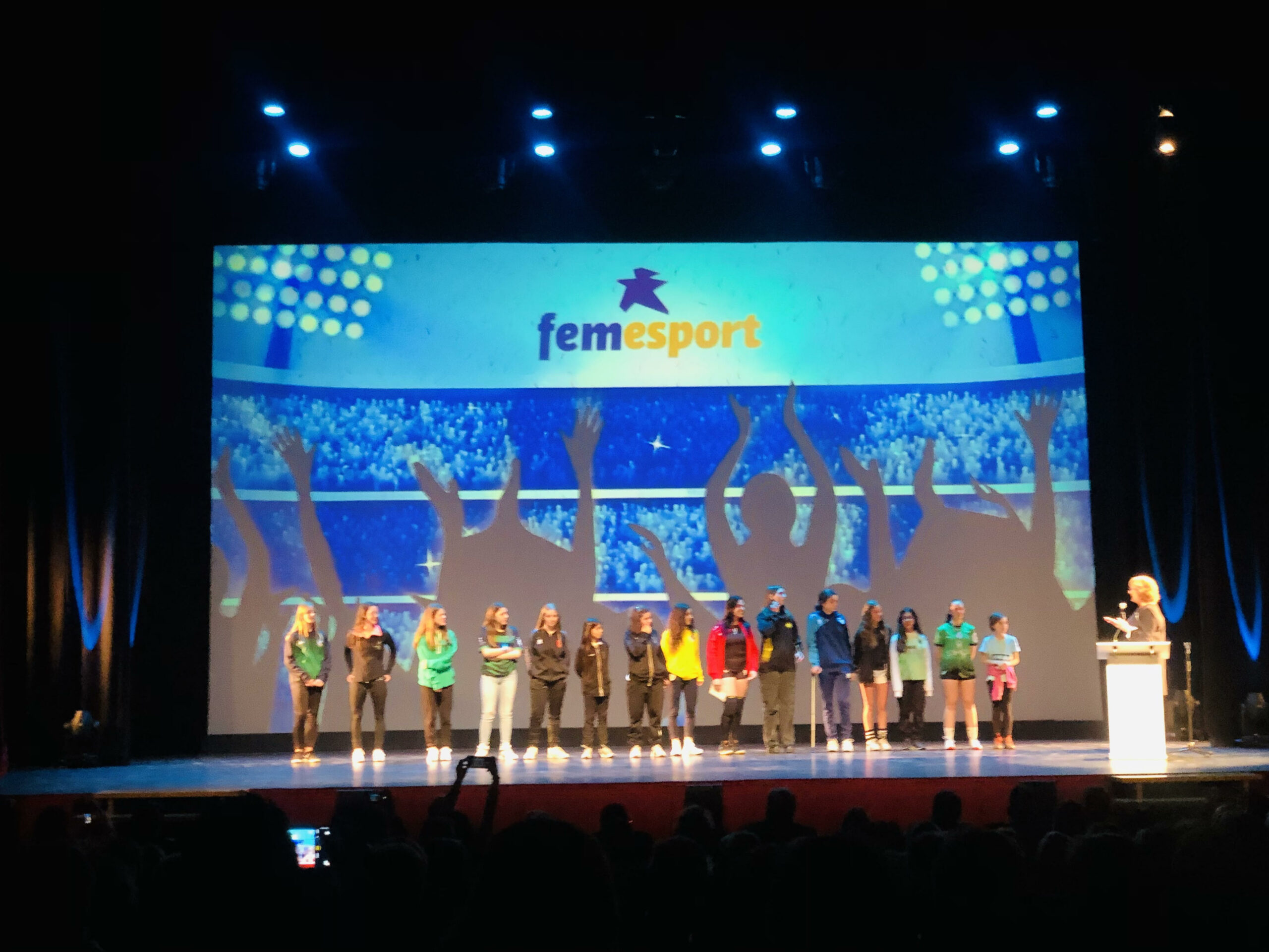 Cornellà rinde homenaje al deporte femenino