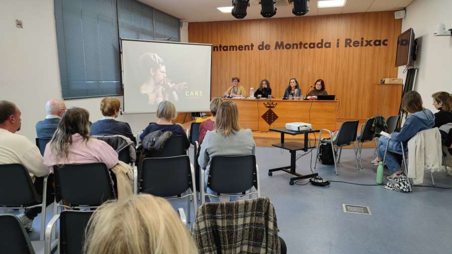 Debat sobre la maternitat i la diversitat funcional en el marc del programa del Dia de les Dones