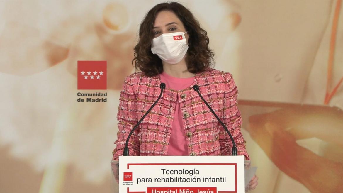 Díaz Ayuso anuncia el uso pionero de exoesqueletos diseñados para la rehabilitación de niños en hospitales públicos de la Comunidad de Madrid