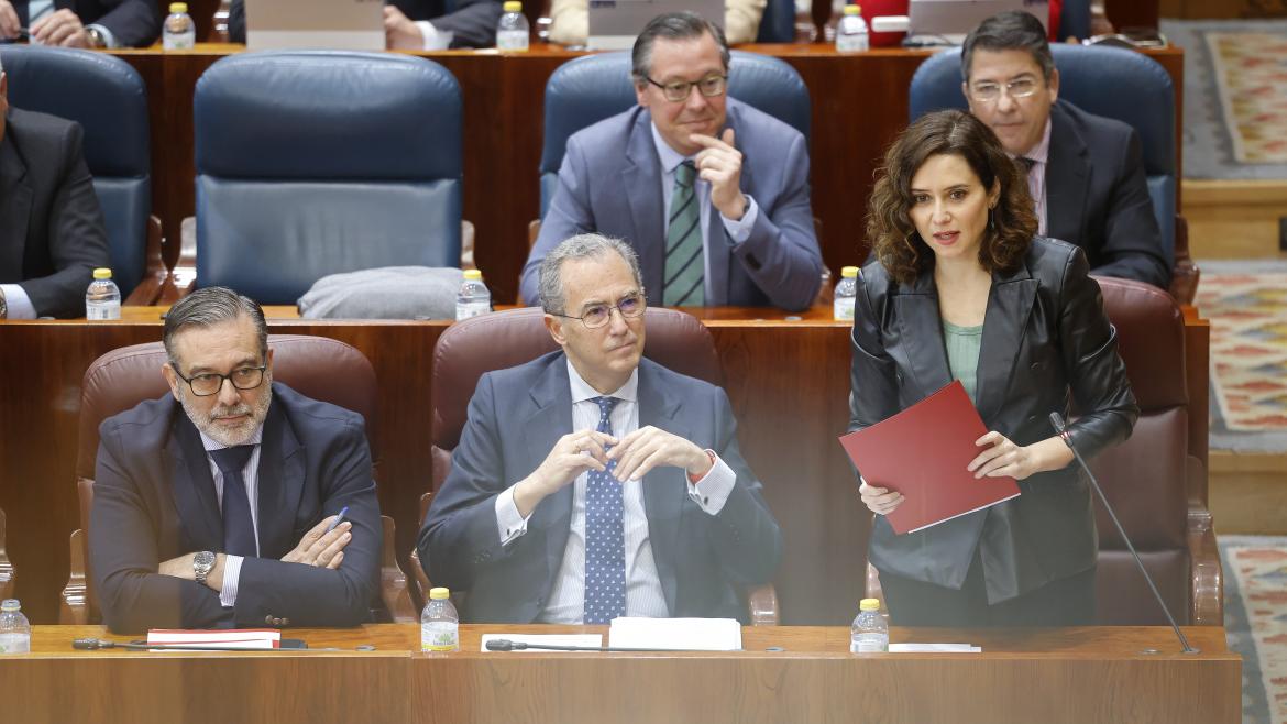 Díaz Ayuso anuncia para el próximo curso la bajada de ratios de alumnos también en Secundaria, notas alfanuméricas y exámenes orales desde Primaria