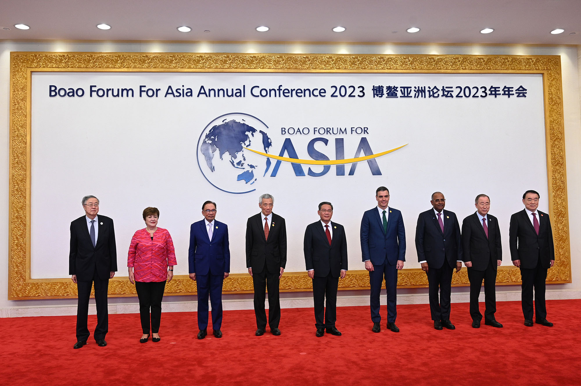 "Europa y Asia deben unir sus fuerzas para afrontar retos globales y aprovechar cualquier oportunidad para promover el diálogo y la cooperación" [Presidente/Actividad]