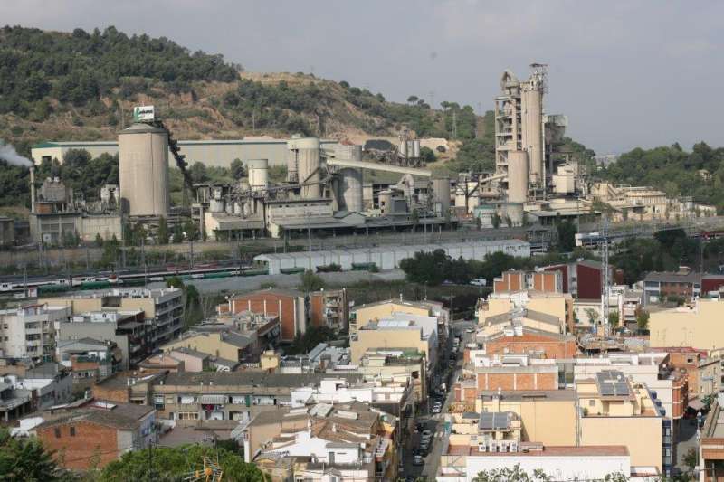 L’Ajuntament presentarà un recurs contra la nova autorització ambiental que la Generalitat li ha atorgat a Holcim