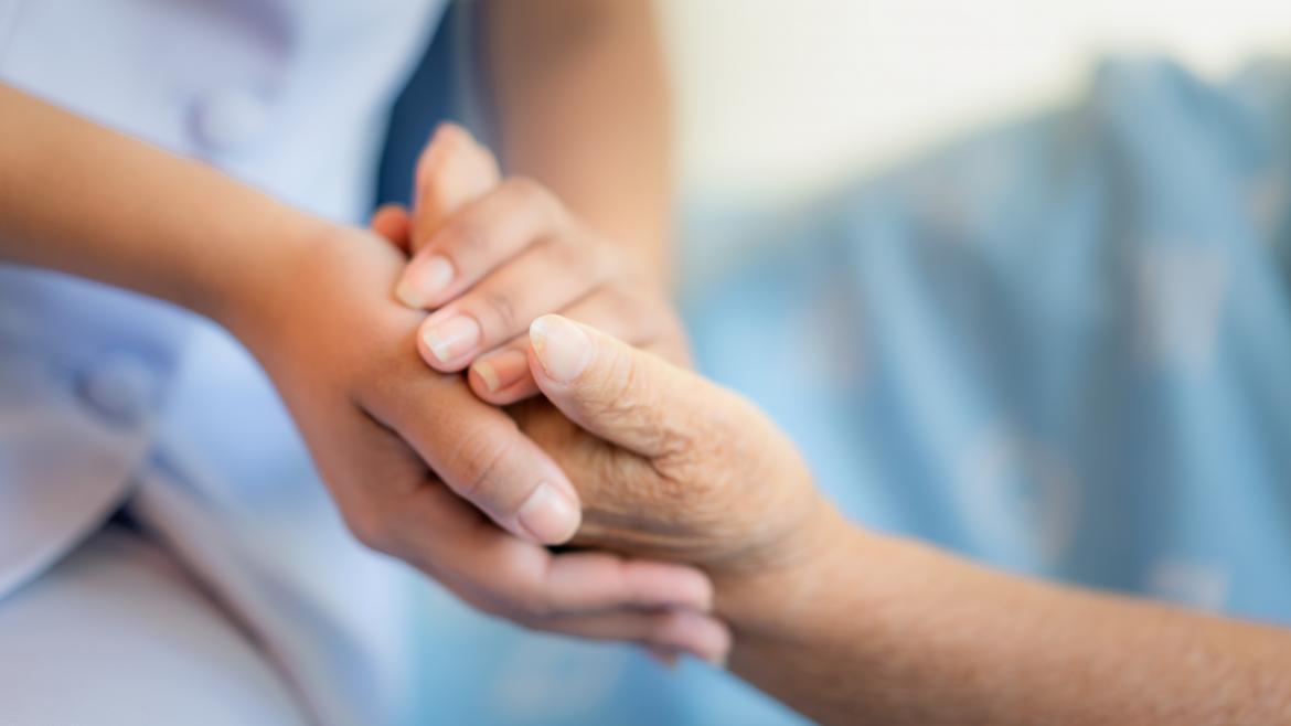 La Comunidad de Madrid abre este mes el Servicio de Atención y Apoyo a las Familias en las residencias de mayores