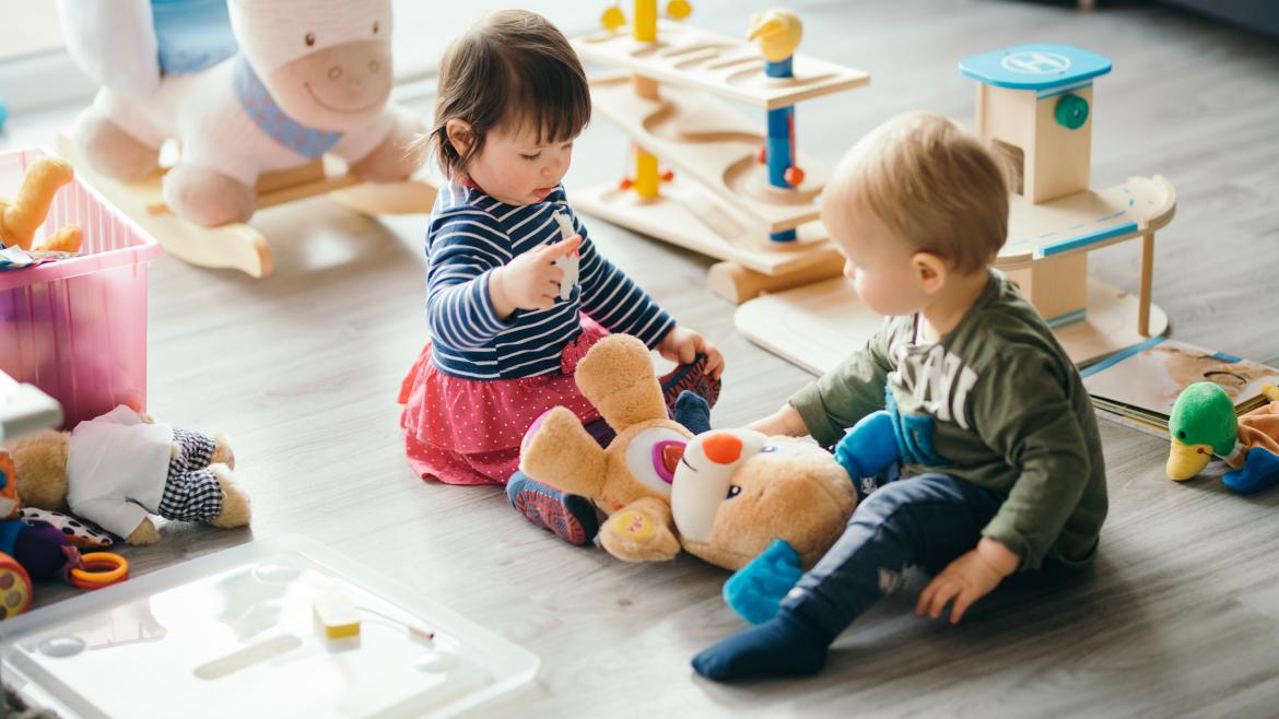 La Comunidad de Madrid invierte 55 millones en más de 5.300 plazas de atención temprana gratuita para niños de hasta 6 años