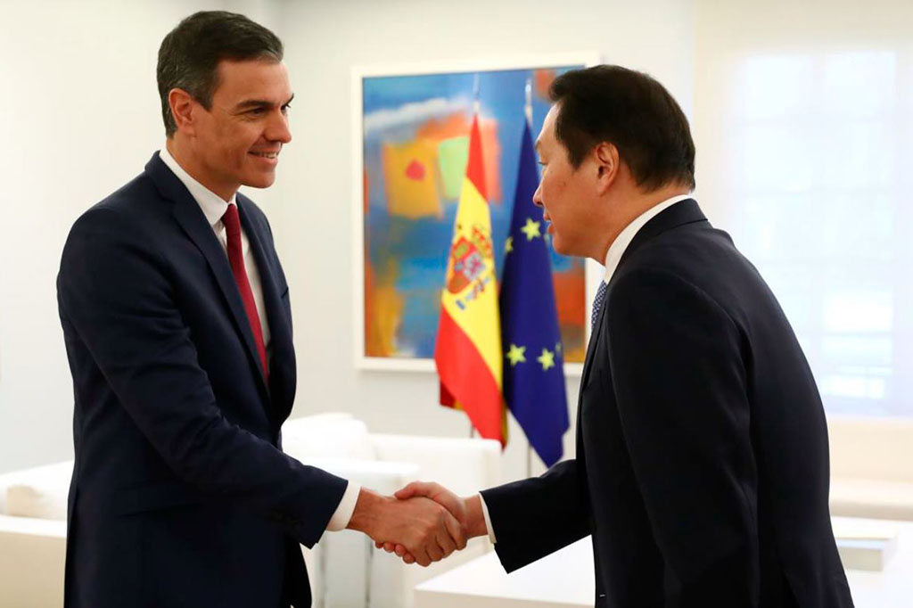 La Moncloa. 28/02/2023. Pedro Sánchez recibe a los CEO de SK y Samsung Electronics [Presidente/Actividad]