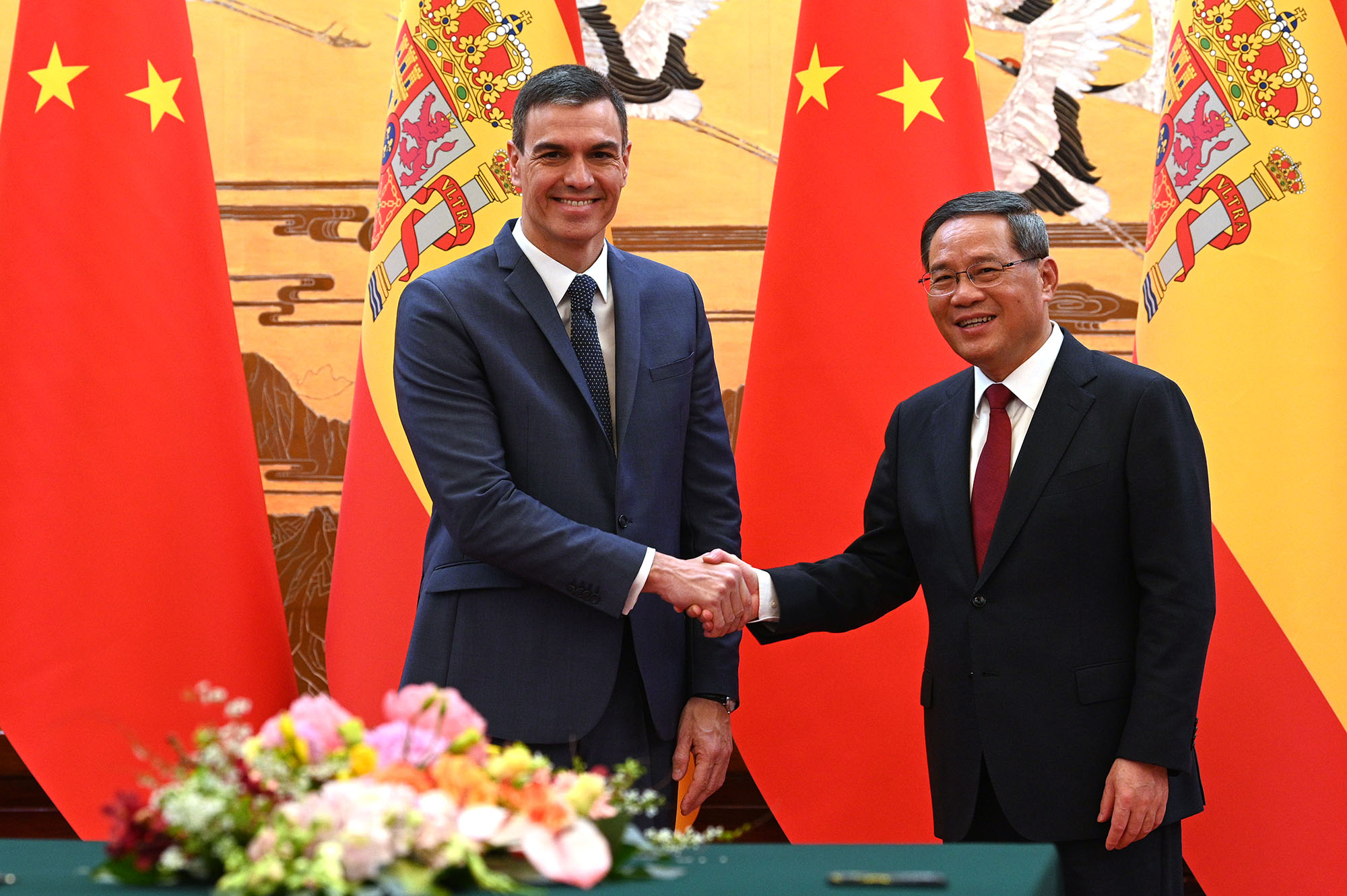Pedro Sánchez se reúne en Pekín con el primer ministro chino, Li Qiang y ambos países firman cuatro acuerdos de colaboración