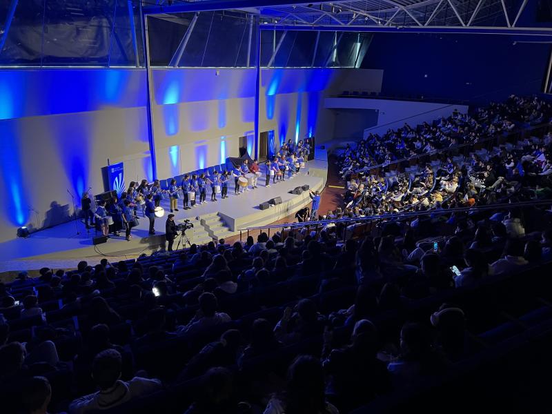 Preto de 700 persoas danse cita no monte Gaiás para celebrar o "I encontro 21 días co galego e+"