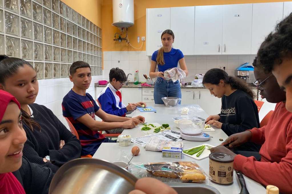Una cinquantena d’alumnes de tercer i quart d’ESO participen al curs de cuina del programa Diltet