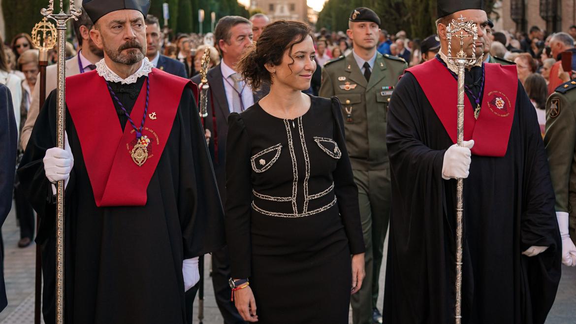 Díaz Ayuso, en la procesión del Santísimo Cristo Universitario de los Doctrinos y Nuestra Señora de la Esperanza en Alcalá de Henares