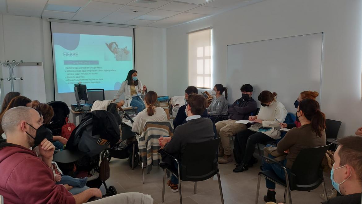 El Centro de Salud Andrés Mellado ofrece formación en primeros auxilios a familias y cuidadores