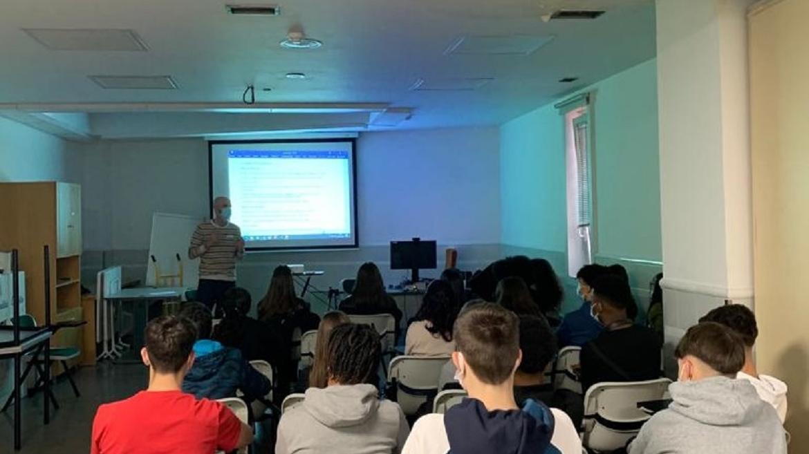 El Centro de Salud San Andrés forma a alumnos de cuatro institutos en el programa 4º ESO Empresa