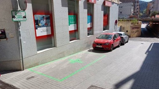 L’Ajuntament habilita places d’estacionament per afavorir l’accés a les farmàcies