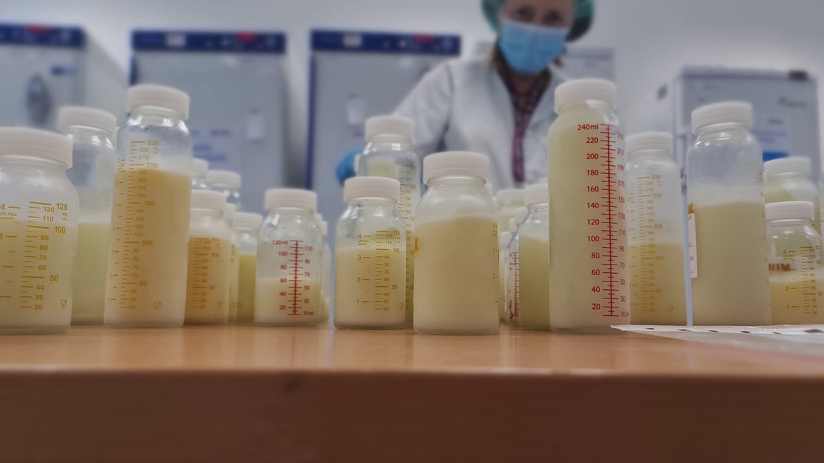 El Hospital 12 de Octubre anima a las mujeres que han dado a luz a ser donantes de leche para incrementar las reservas de cara al verano