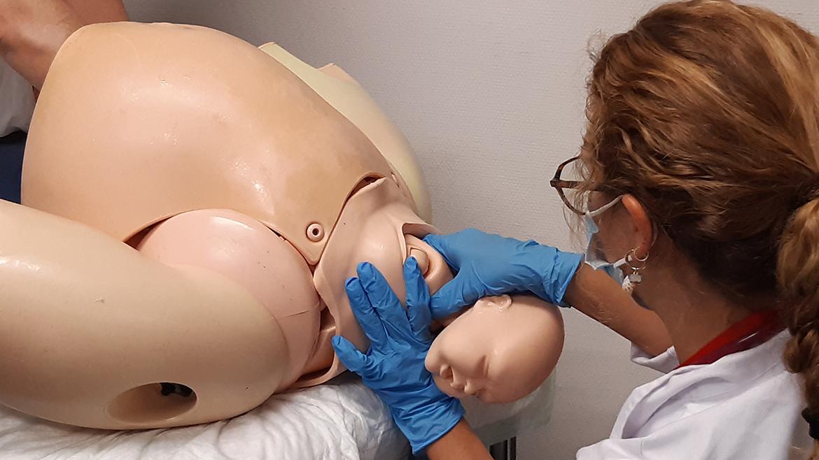El Hospital Clínico y la Universidad Complutense reúnen a 365 alumnos de Medicina para evaluar sus competencias clínicas
