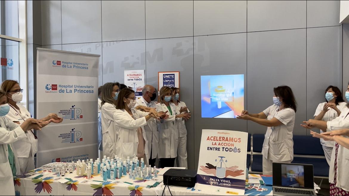 El Hospital de La Princesa celebra el Día Mundial de la Higiene de Manos con una demostración colectiva