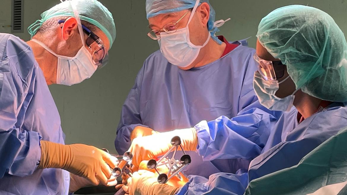 El Hospital público La Paz de la Comunidad de Madrid consolida su programa de cirugía robótica en prótesis de rodilla