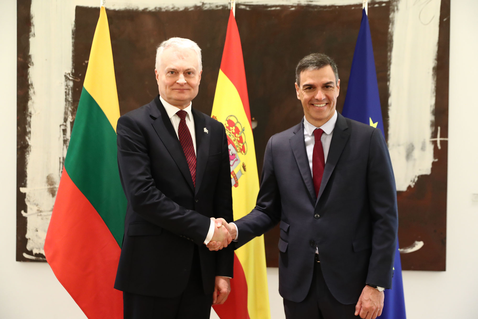 El presidente del Gobierno traslada al presidente de Lituania su apoyo ante la celebración de la Cumbre de la OTAN en Vilnius
