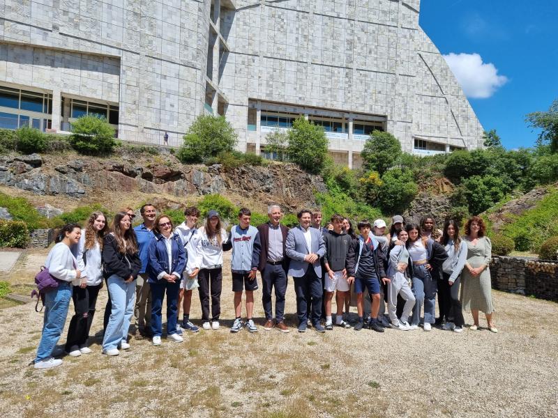Emigración e Política Lingüística comparten unha visita á Cidade da Cultura con vinte mozos e mozas do Instituto Español Vicente Cañada Blanch de Londres