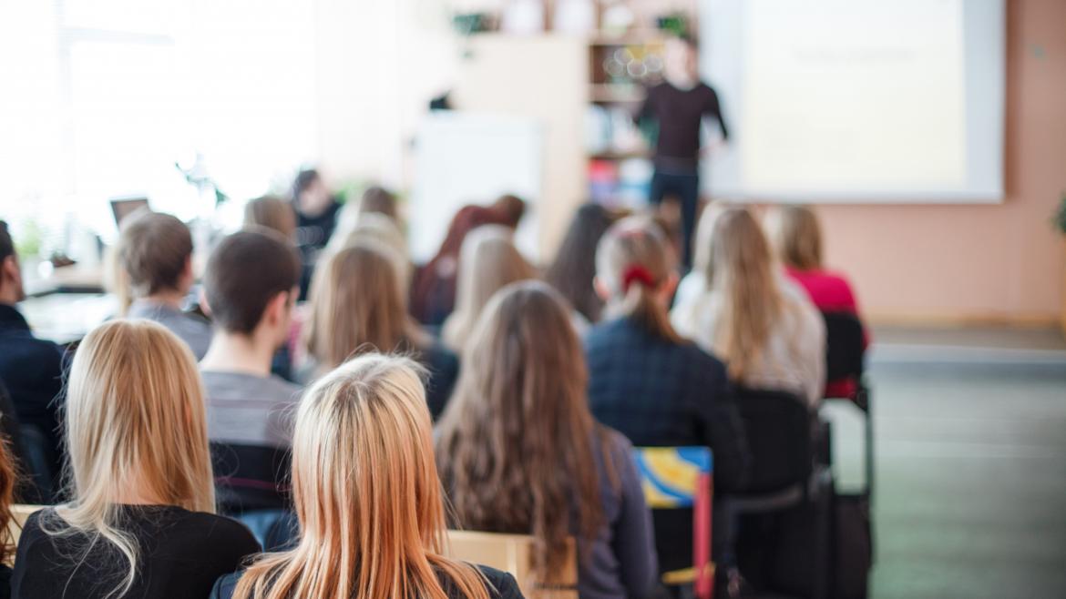 La Comunidad de Madrid mejorará la formación de los docentes elevando el grado de experimentalidad en Magisterio