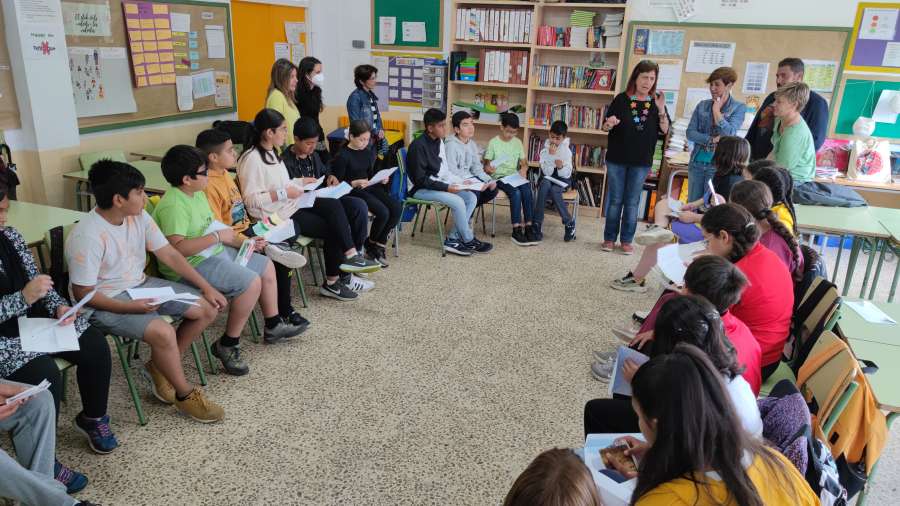L’alumnat de l’IE Mas Rampinyo i l’escola El Turó reben les cartes escrites per infants refugiats sahrauís