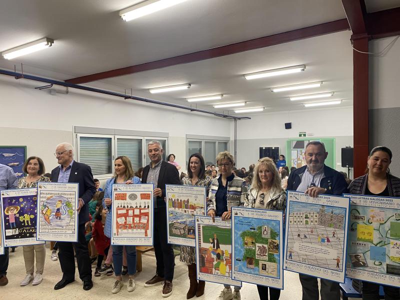 O alumnado do colexio CEIP Juan Rey de Lourenzá recibe o premio do Concurso-Exposición Letras Galegas polo traballo “Desde a fiestra de don Paco”