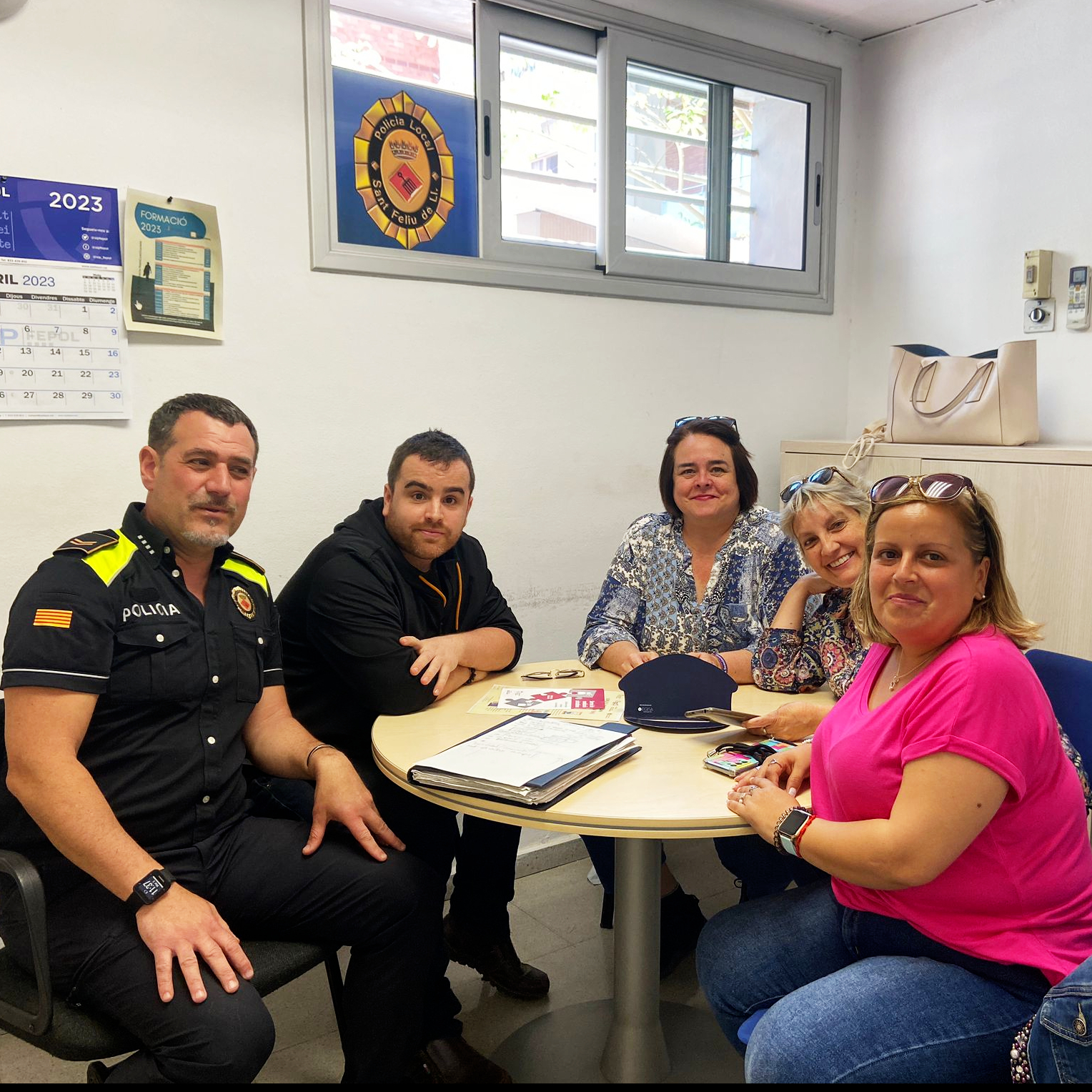 Policia Local i associacions de veïns i veïnes es reuneixen per parlar de seguretat