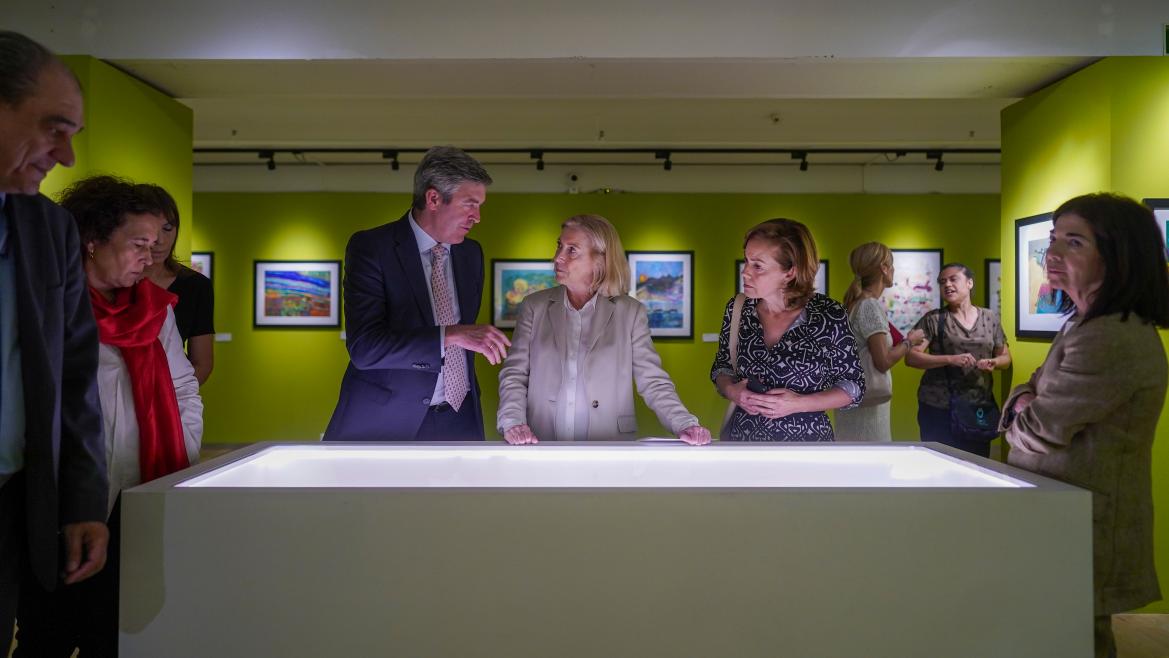 La Comunidad de Madrid expone un centenar de obras de arte creadas por personas con discapacidad intelectual