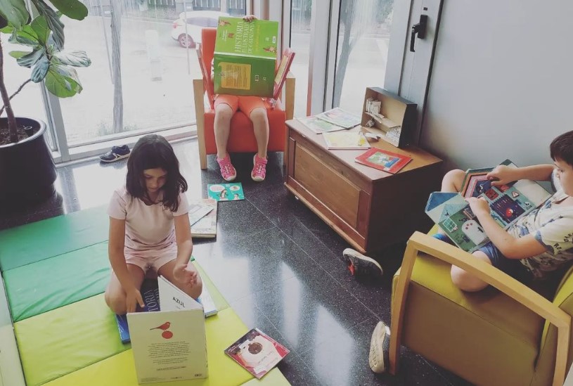 La xarxa de biblioteques impulsa un programa de lectura per a infants durant l’estiu