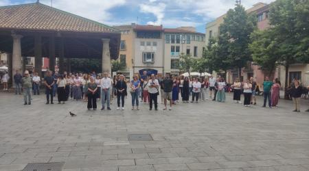 Minut de silenci per condemnar el feminicidi d’una veïna de Cornellà