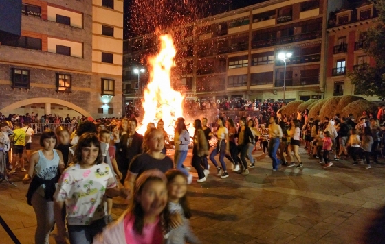 Últimos ensayos de la sesión de baile de San Juan sua