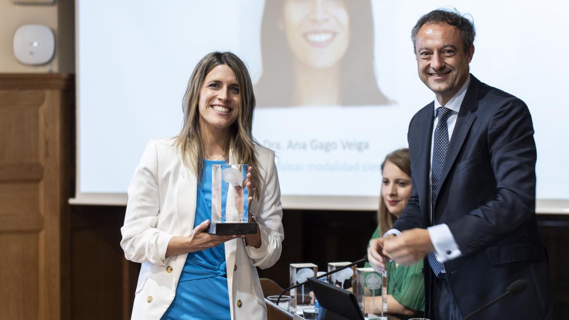 Una neuróloga del Hospital de La Princesa, Ana Gago, recibe el Premio 'SEN Cefaleas' por su labor científica
