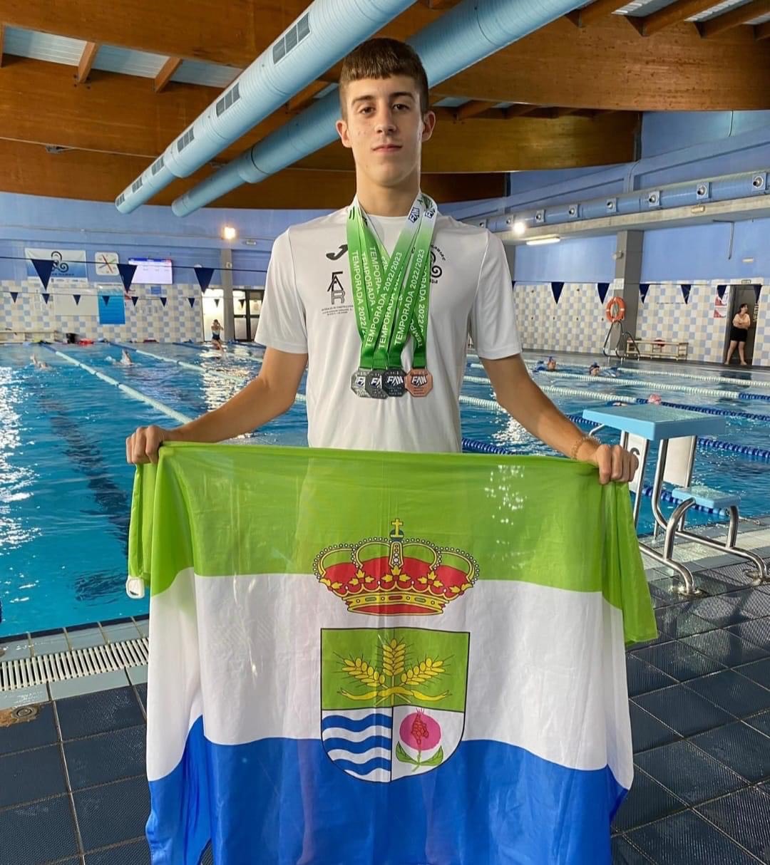 El nadador de Cúllar Vega Hugo Molina se proclama campeón de España en la categoría infantil
