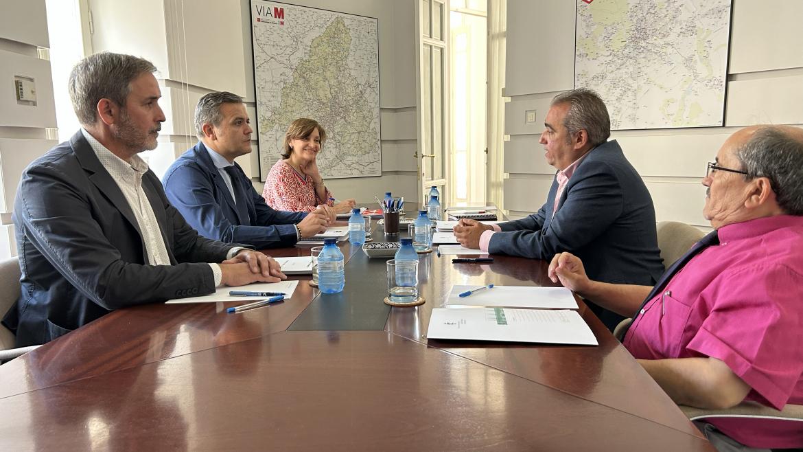 Rodrigo traslada al alcalde de San Fernando de Henares el compromiso de tener las calles afectadas por la 7B despejadas en septiembre