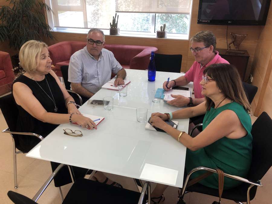 El govern municipal es reuneix amb la nova presidenta local de Creu Roja