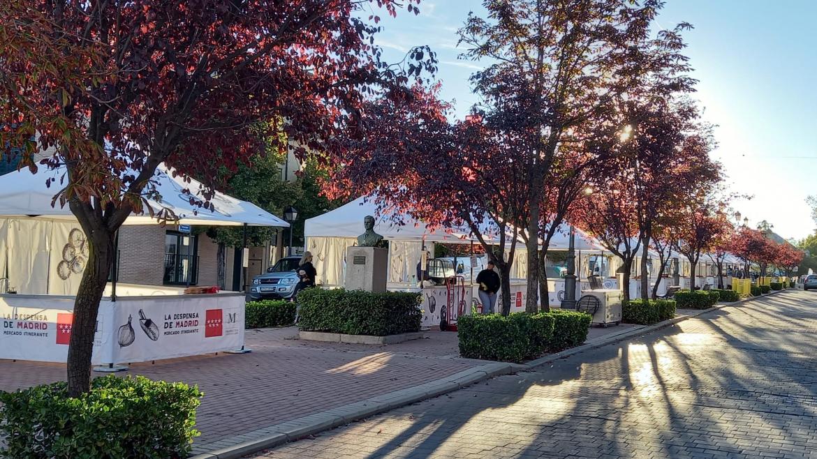 La Comunidad de Madrid promociona sus productos en un mercado itinerante que recorre 17 municipios de la región